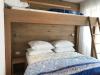 stanza matrimoniale con letto sopraelevato